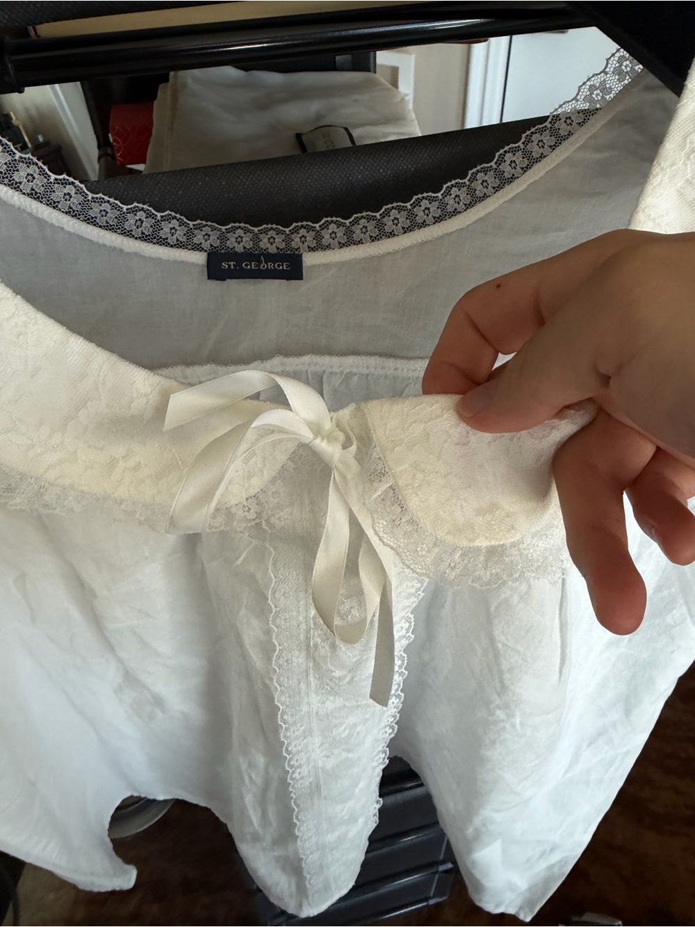 Brandy Melville White Lace Trim Short-Sleeve Women's Top - Picture 2 of 4